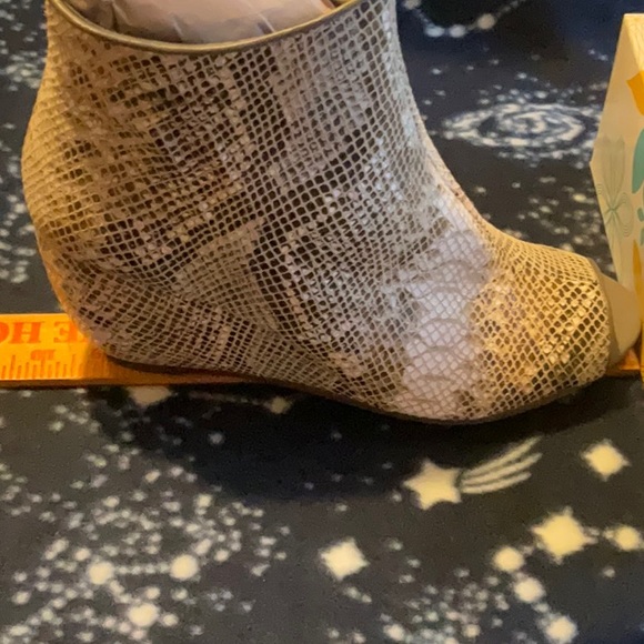 Naughty Monkey Kuda Multi Color Snake Print Leather Wedge Bootie Size 9.5, NIB - Picture 10 of 16